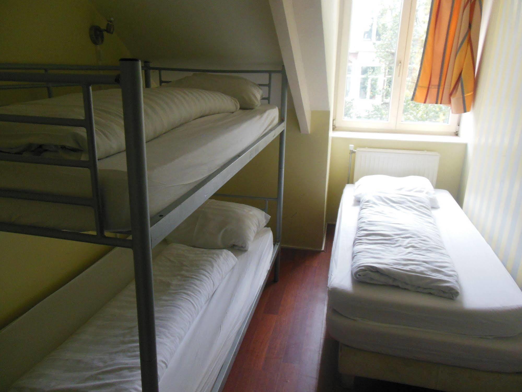 Sleep-inn Hostel *