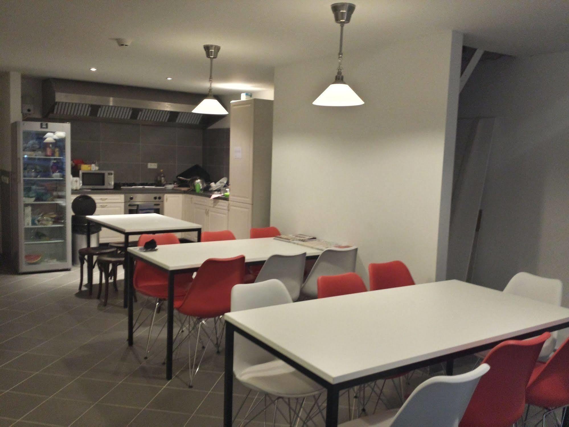 Sleep-inn Hostal *